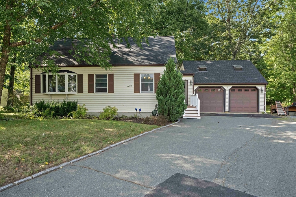 452 Forest St