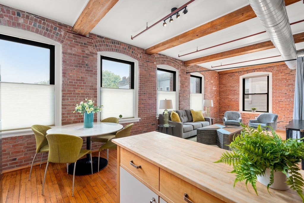 244 Brighton Ave # 204
