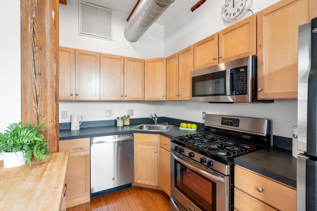 244 Brighton Ave # 204