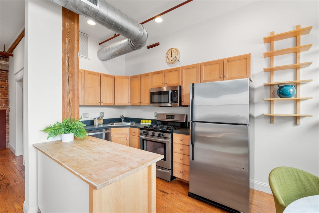 244 Brighton Ave # 204