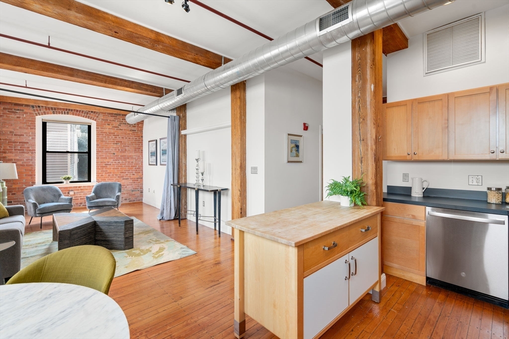 244 Brighton Ave # 204