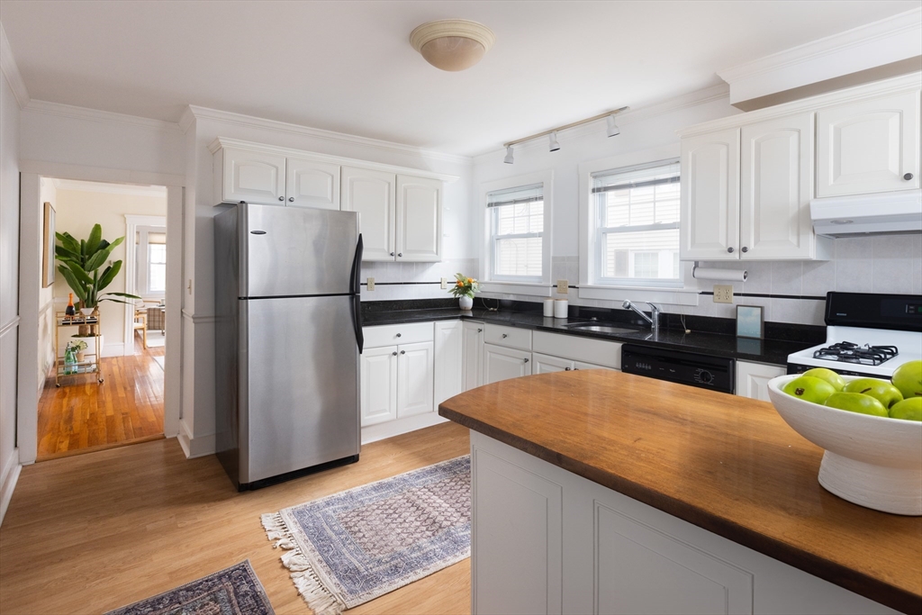 18 Pine St # 18