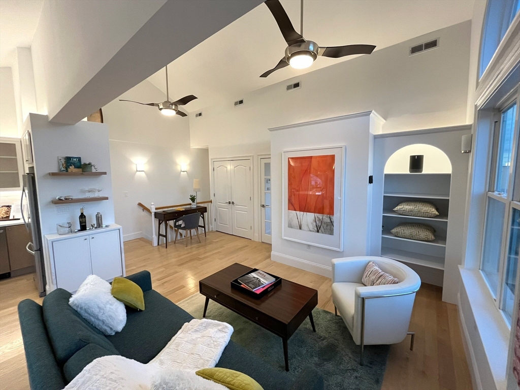 723 E 4th St # 3