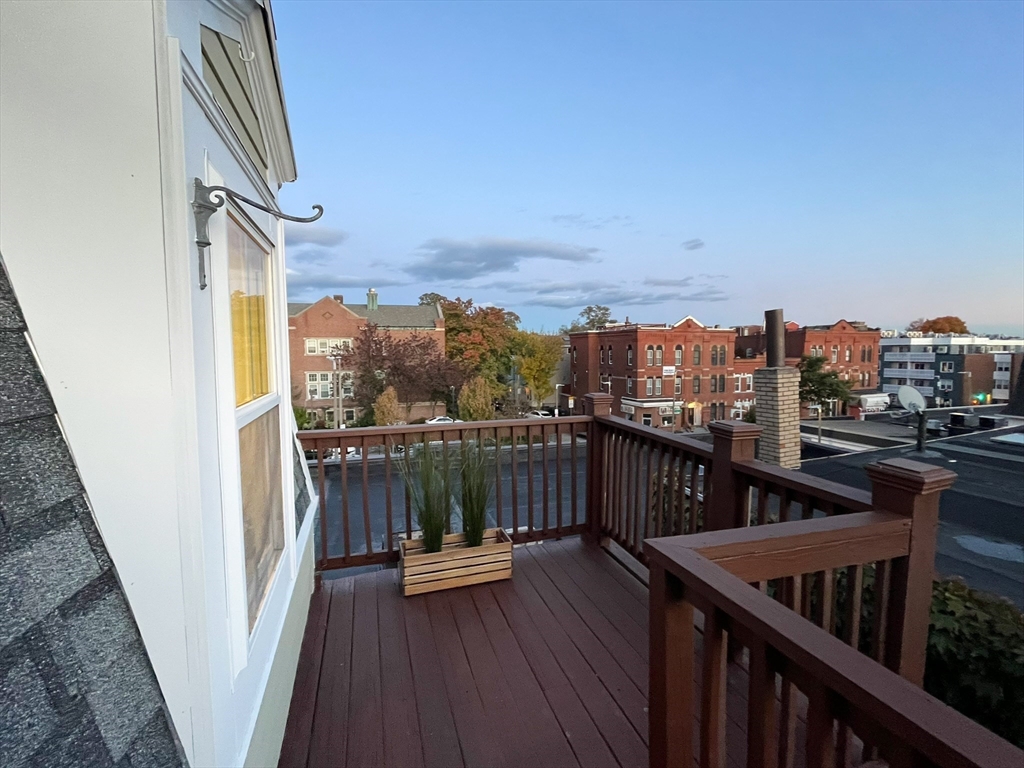 723 E 4th St # 3
