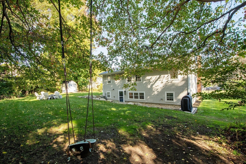 16 Locust Rd