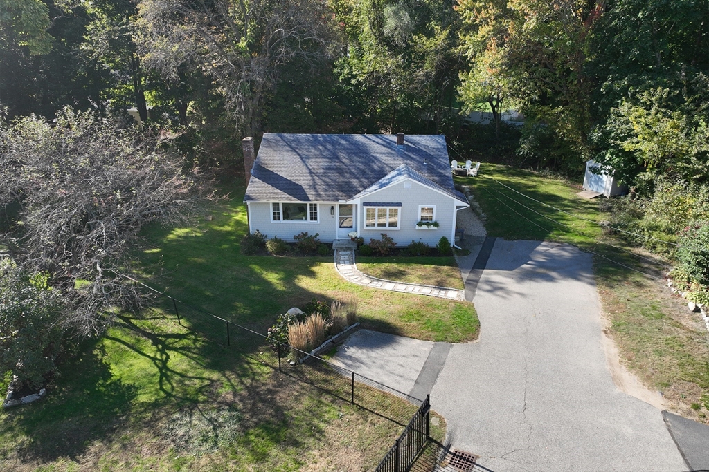 16 Locust Rd