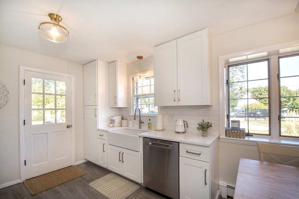 16 Locust Rd