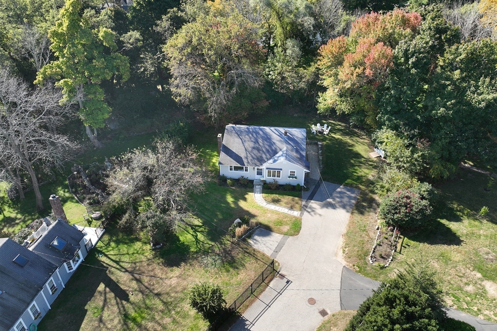 16 Locust Rd