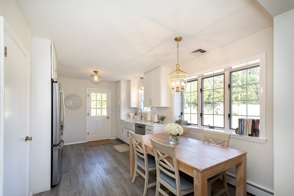 16 Locust Rd