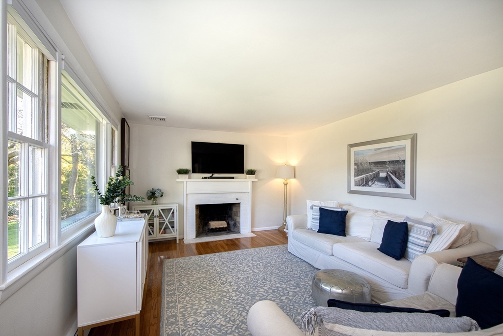 16 Locust Rd