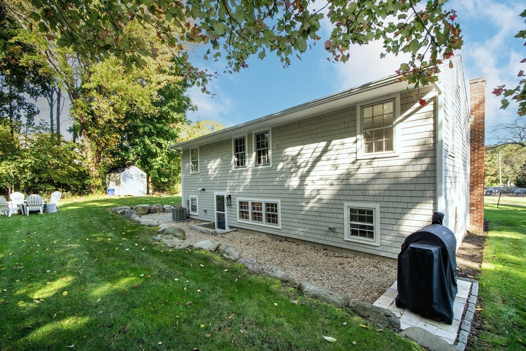 16 Locust Rd