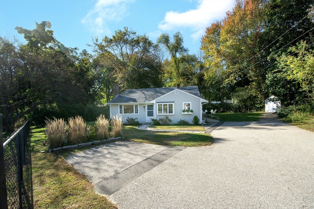 16 Locust Rd