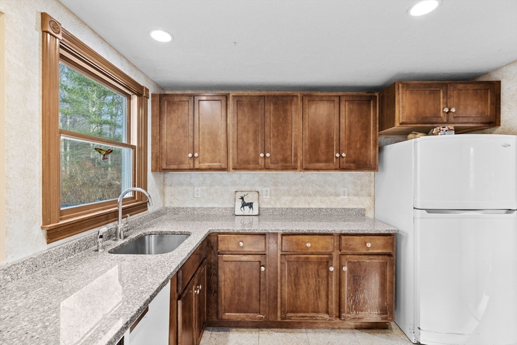 22 Eisenhower Ln
