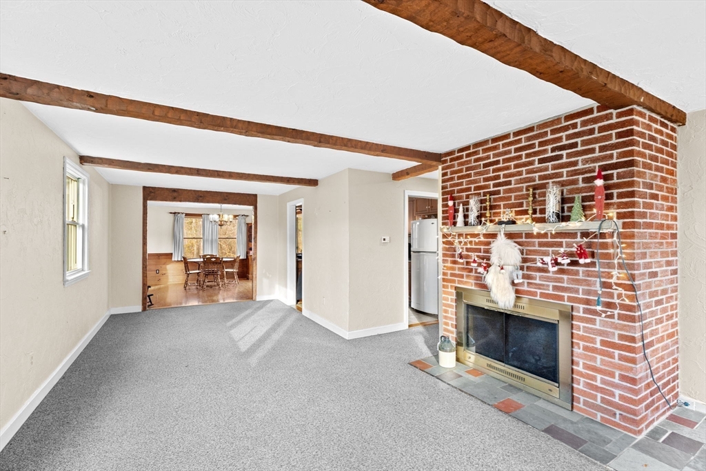 22 Eisenhower Ln