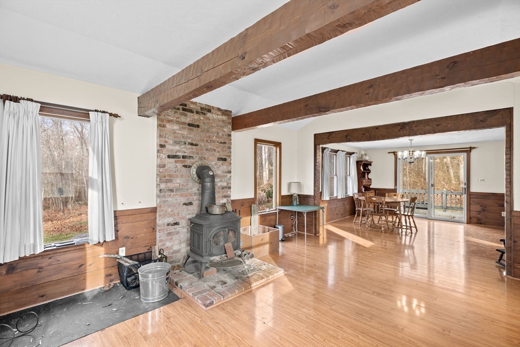 22 Eisenhower Ln