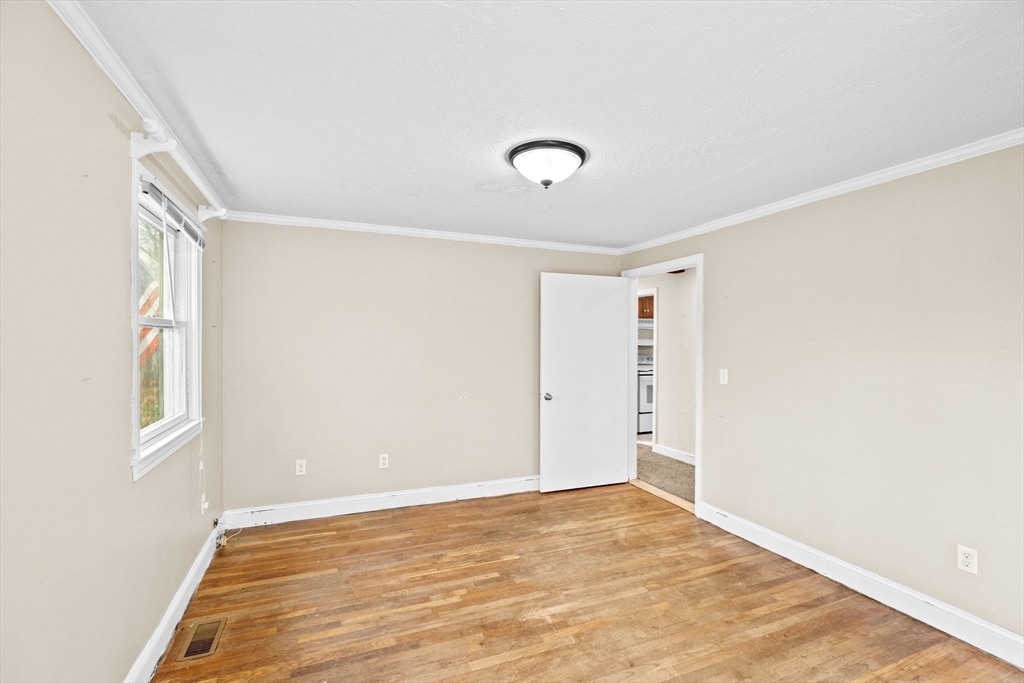 22 Eisenhower Ln