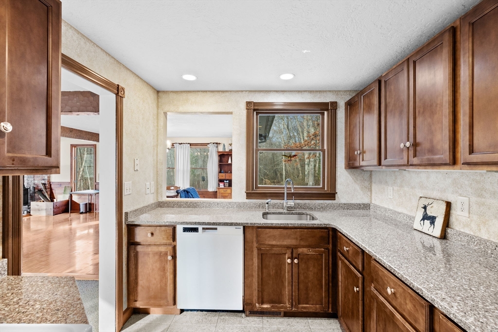 22 Eisenhower Ln