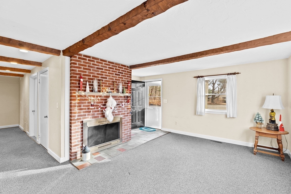 22 Eisenhower Ln