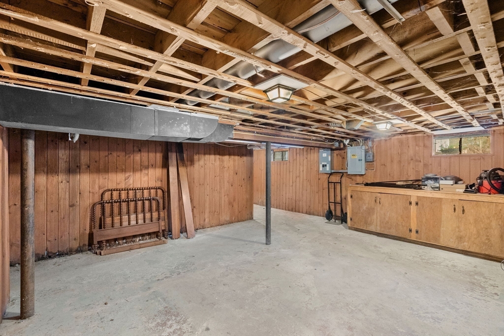 22 Eisenhower Ln