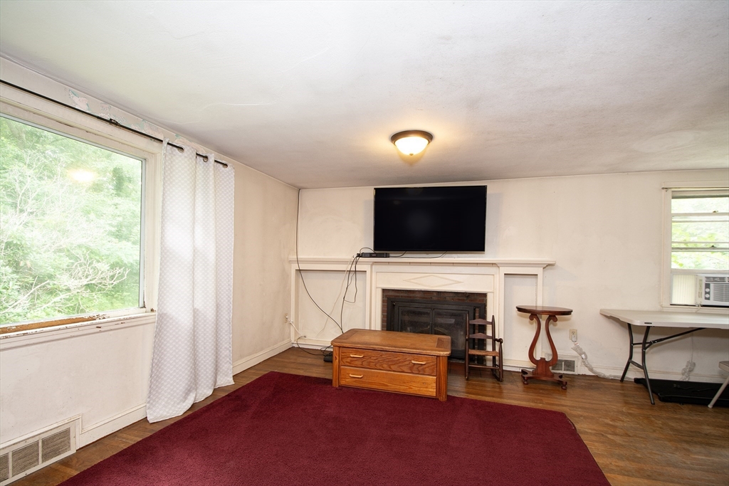 20 Old Colony Rd