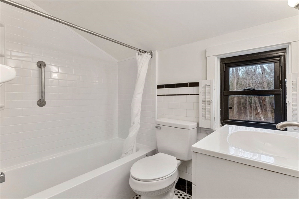 97 Booth Hill Rd