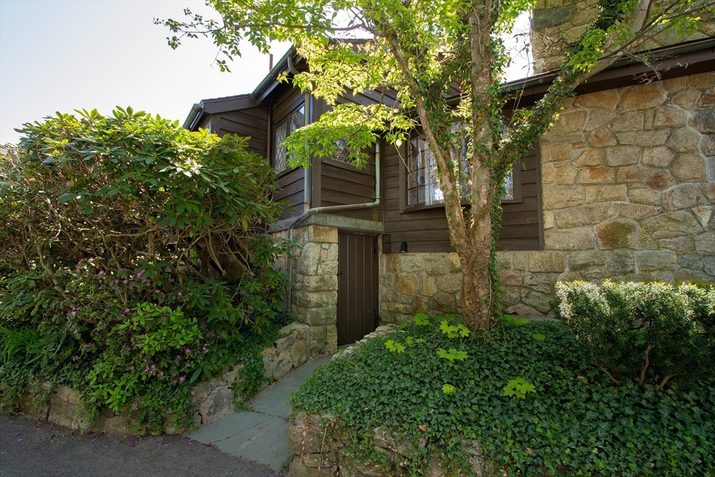 19 Hobart Lane Unit: JULY/AUG