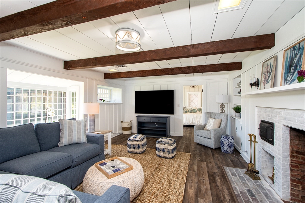 19 Hobart Lane Unit: JULY/AUG