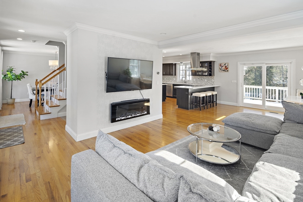 18 Hillsview St