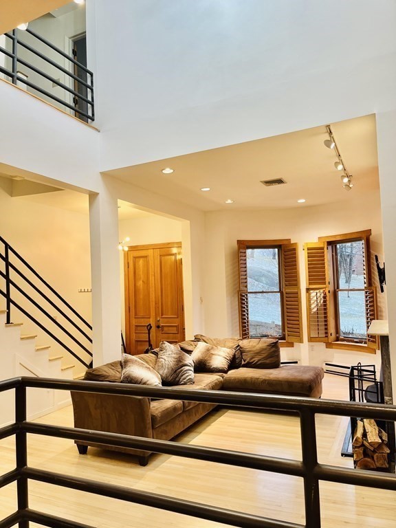 49 Fort Ave # 2