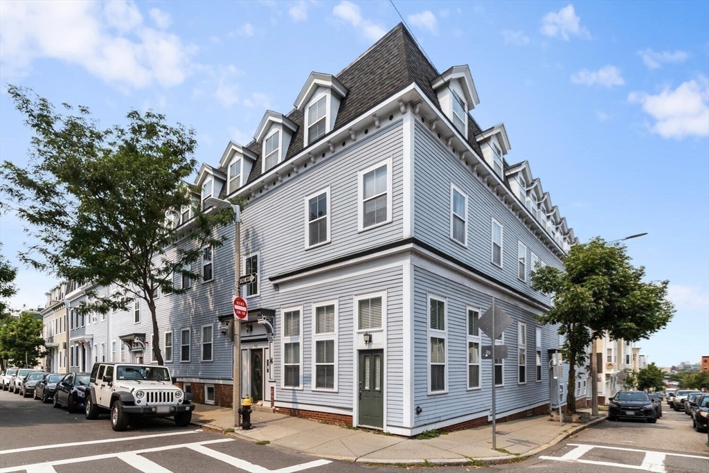 352 W 3rd # 23