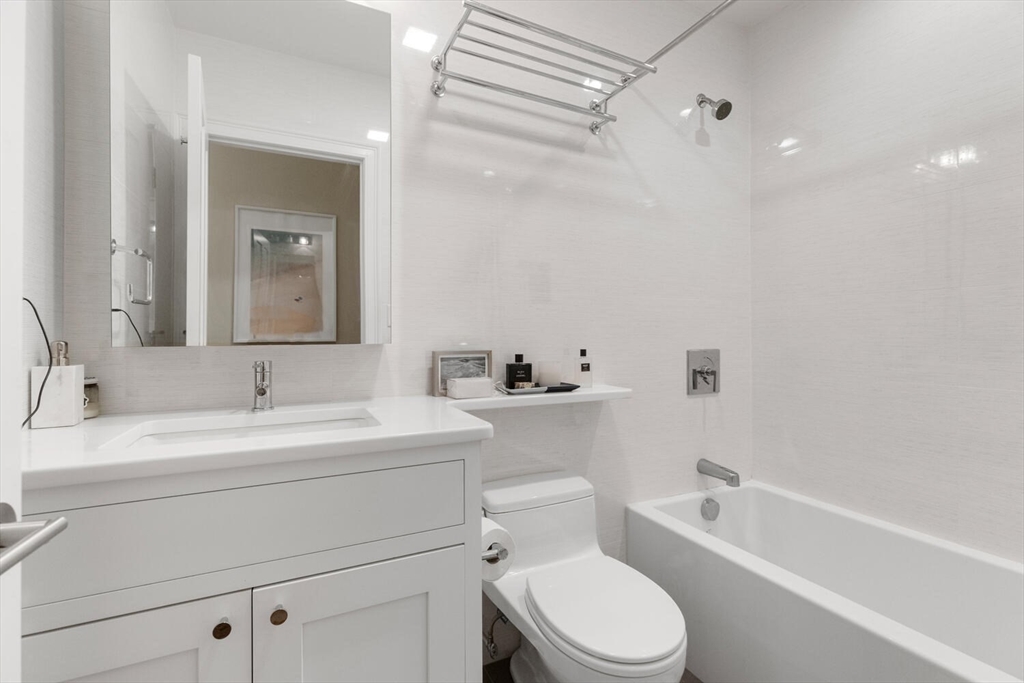 352 W 3rd # 23
