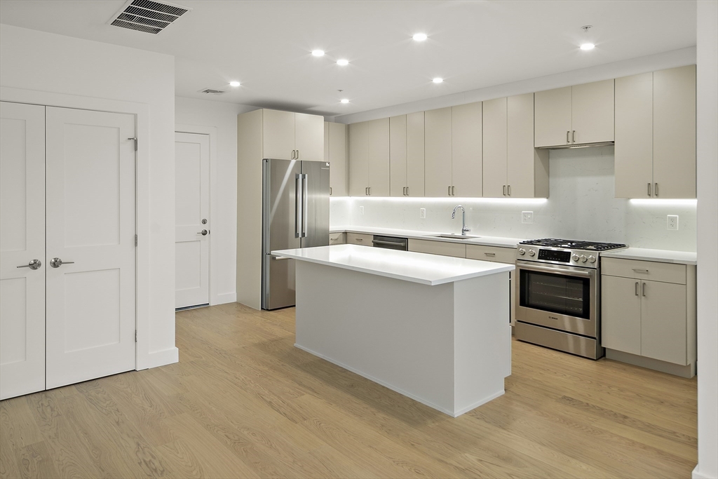 256 Dorchester St # 308