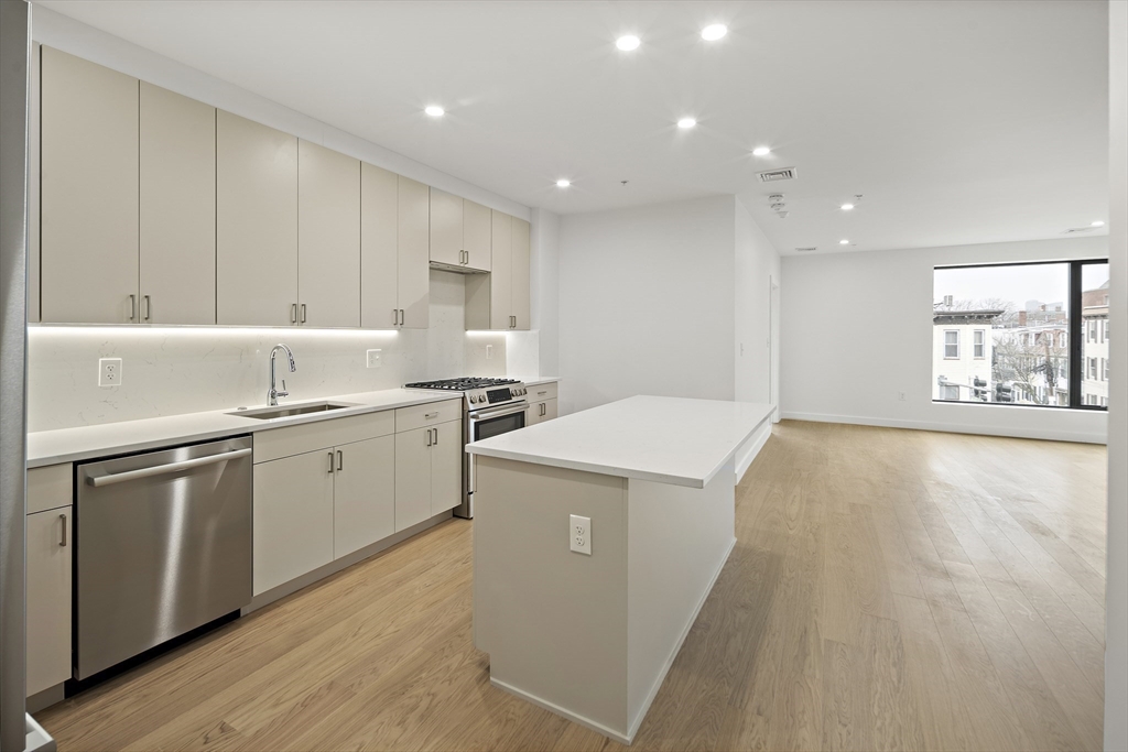 256 Dorchester St # 308