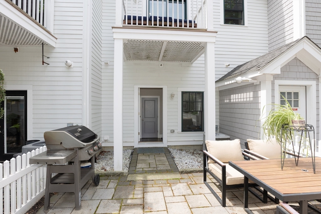 28 Park St # 2