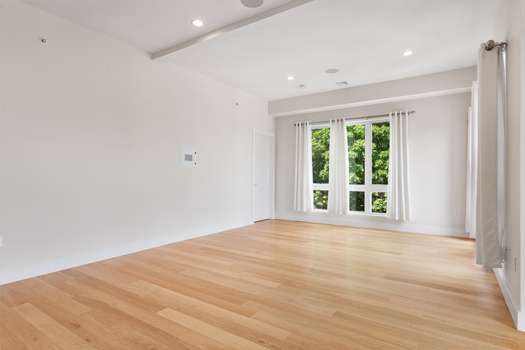 488 Dorchester # 4I