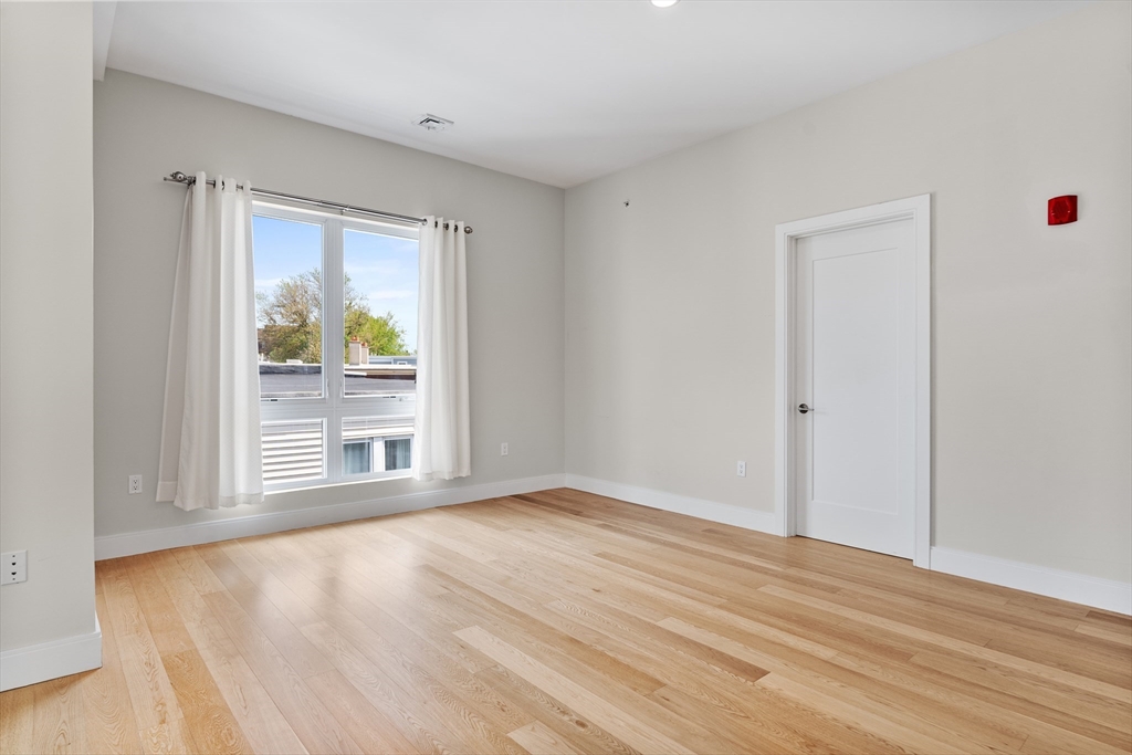 488 Dorchester # 4I