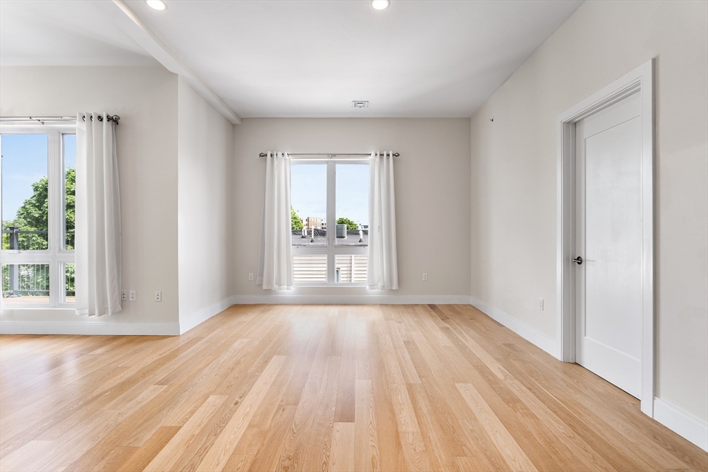 488 Dorchester # 4I