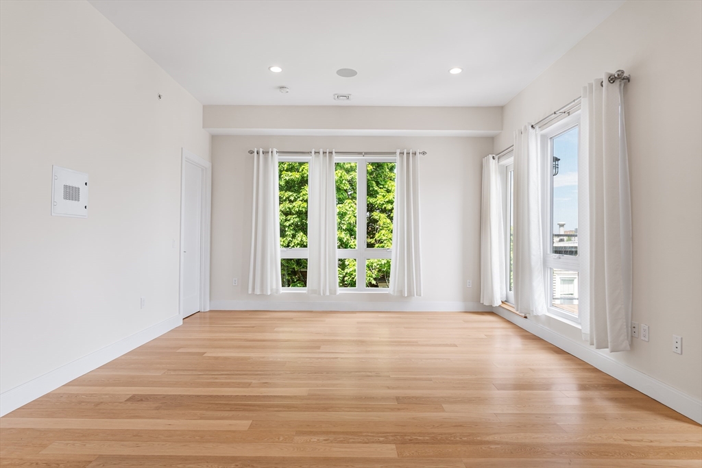 488 Dorchester # 4I