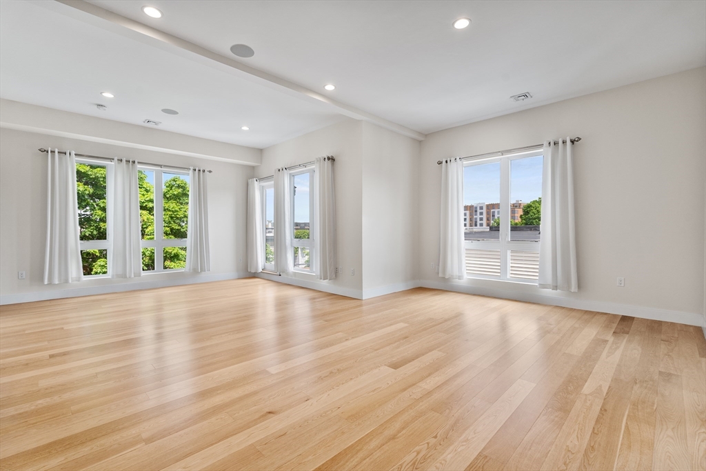488 Dorchester # 4I