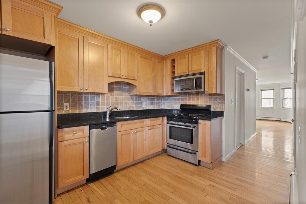 267 Lexington St # 3