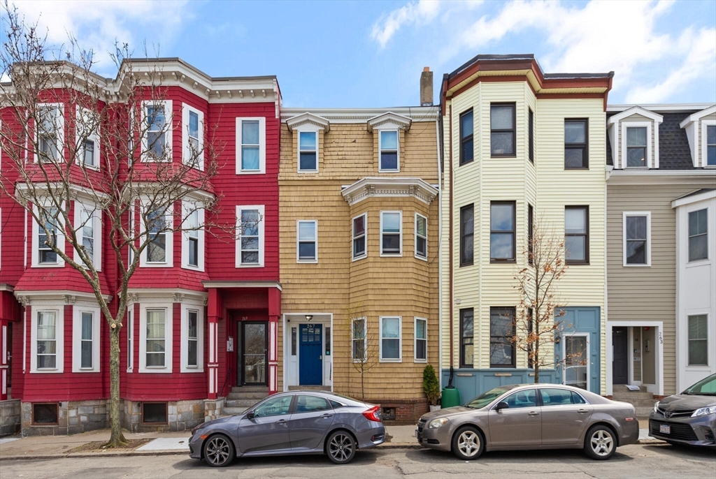 267 Lexington St # 3