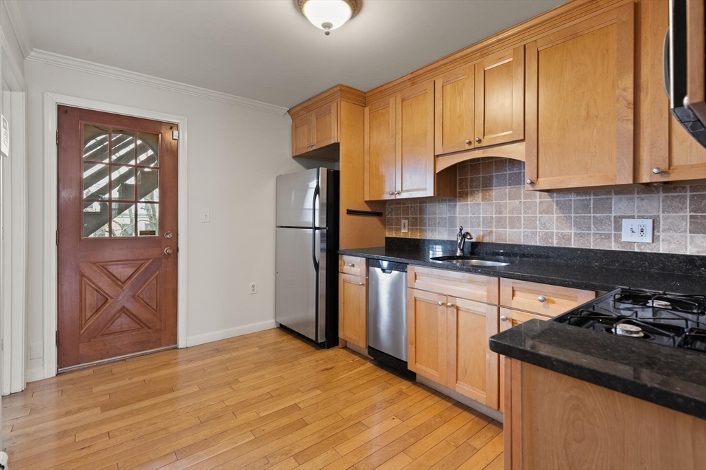 267 Lexington St # 3