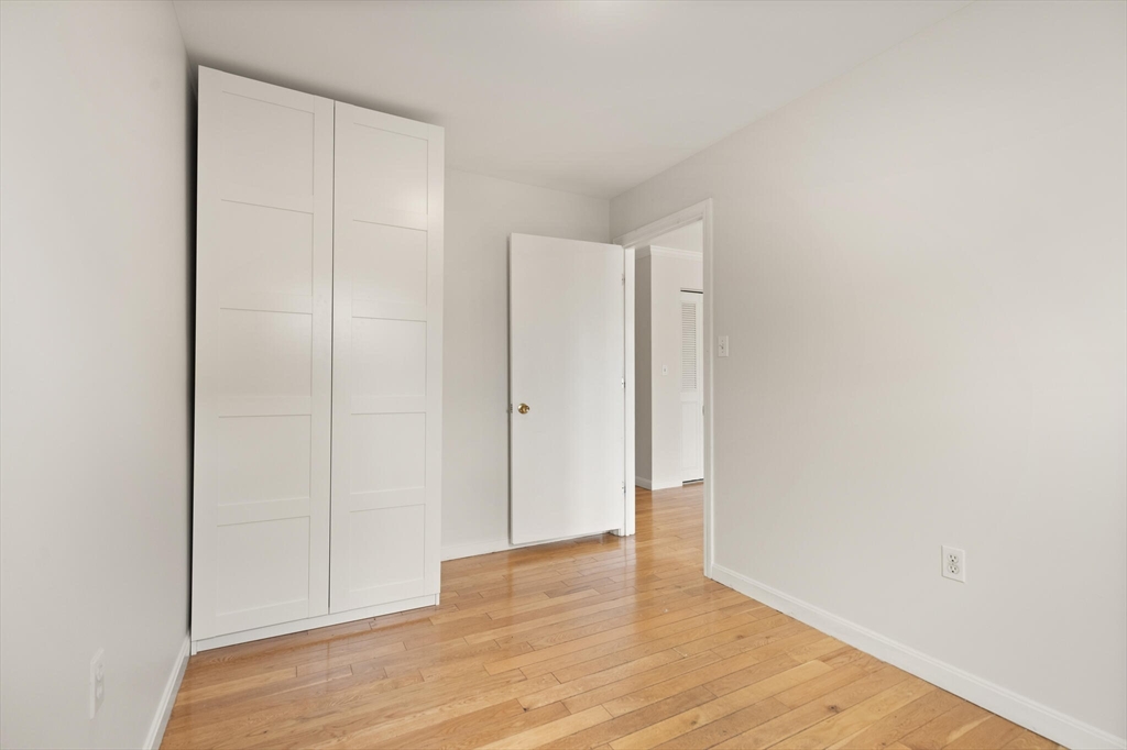 267 Lexington St # 3