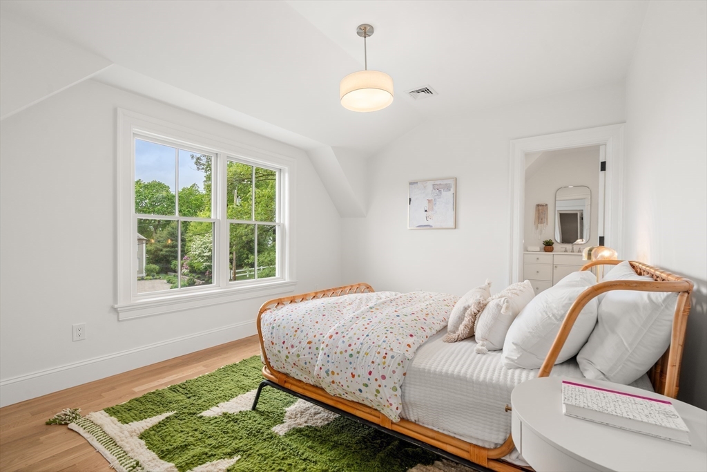 15 Lathrop Rd
