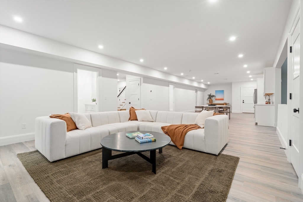 15 Lathrop Rd