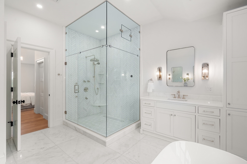 15 Lathrop Rd