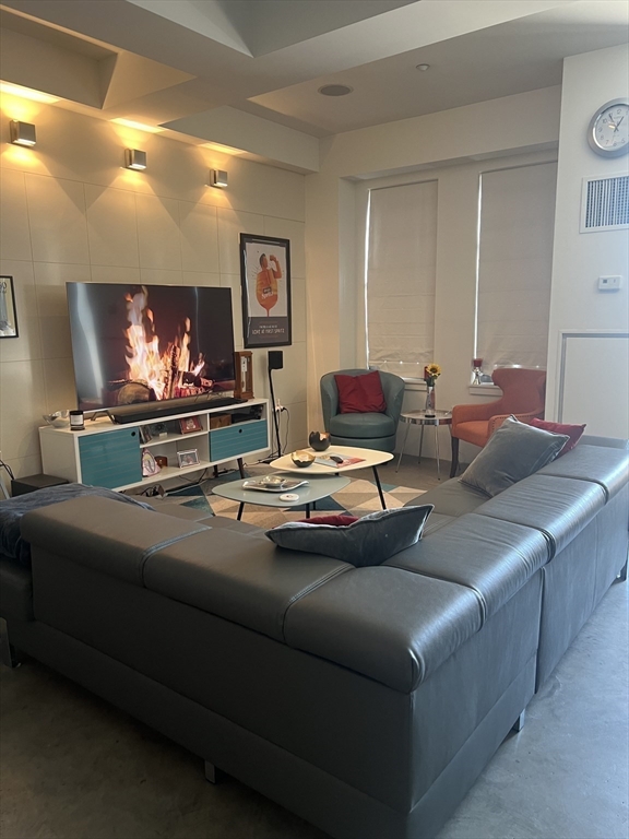 1166 Washington St. # 701