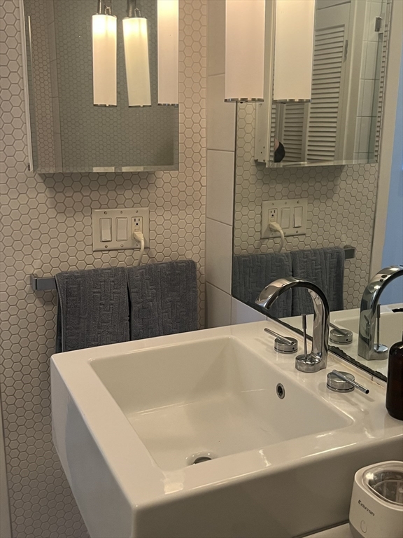 1166 Washington St. # 701