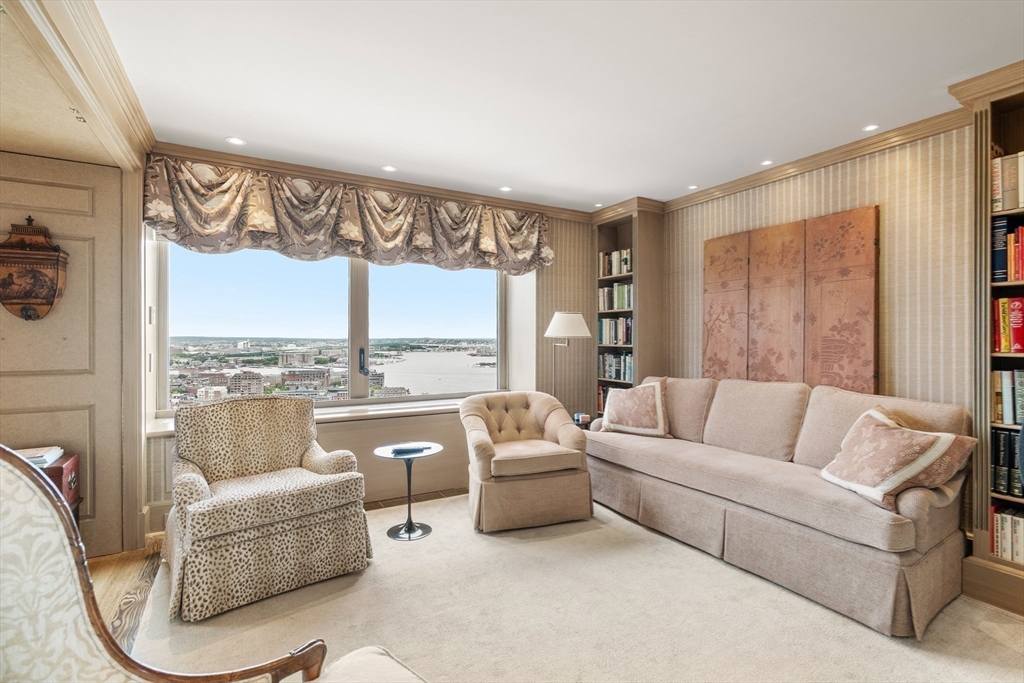 85 E India Row Unit: 33B/C