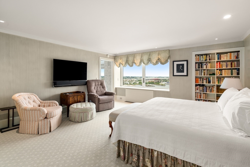 85 E India Row Unit: 33B/C